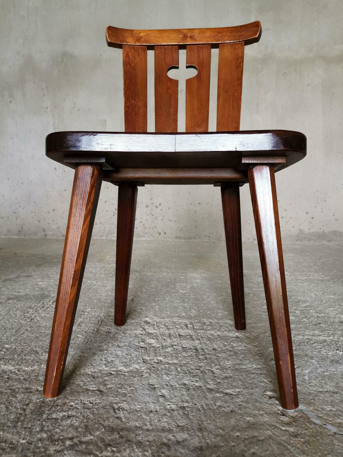 photo furniture Set Of 4 Iconic Göran Malmvall Dining Chairs In Solid Oregon Pine, Sweden 1940s