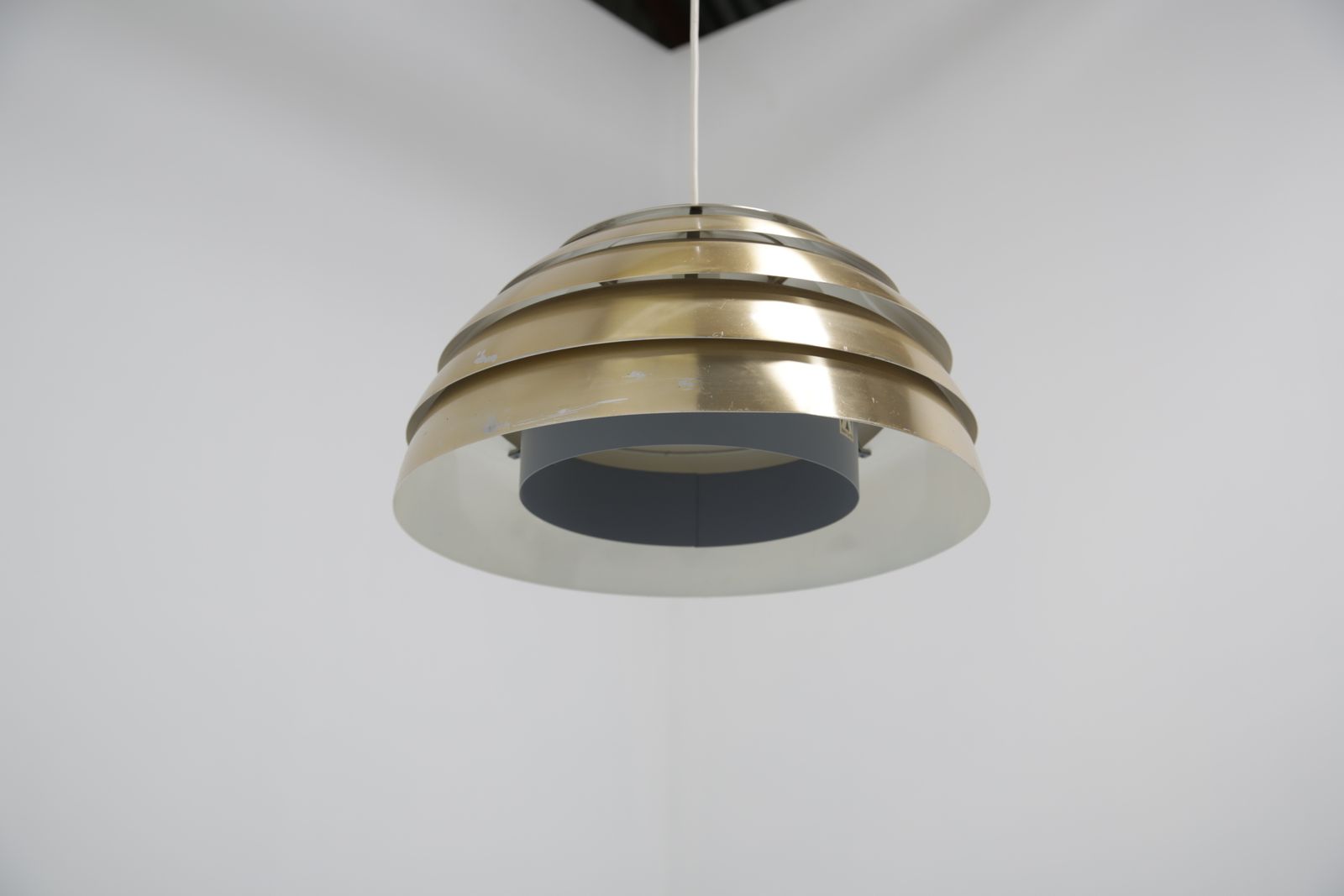 Suspension vintage en forme de ruche, par Hans Agne Jakobsson, Suède, années 1960. photo Luminaires