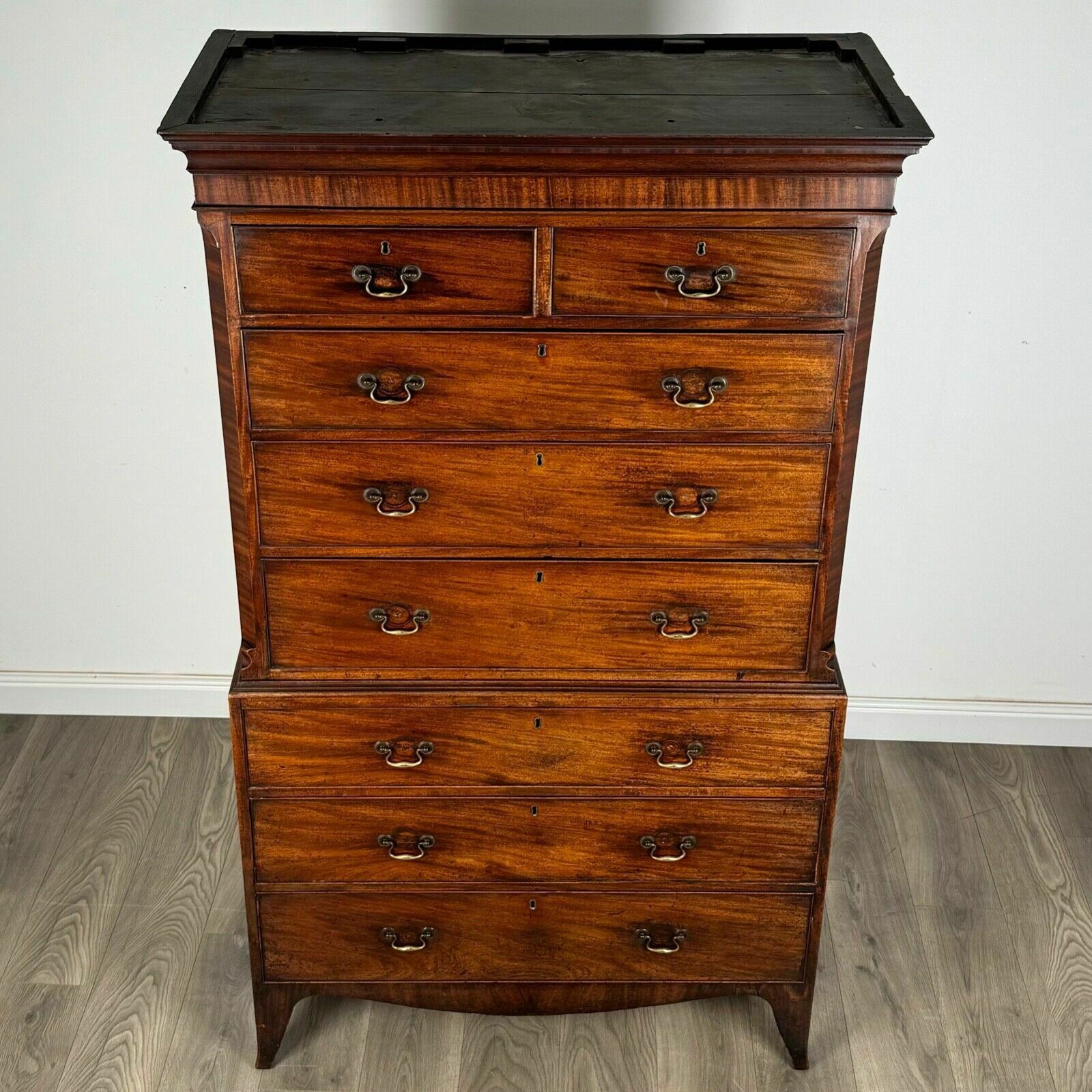 photo furniture Antique 18th Century Chest On Chest In Mahogany