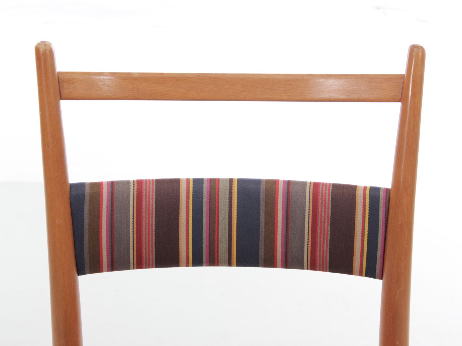 photo furniture Mid Century Modern Scandinavian Set Of 4 Chairs By Yngve Ekström.