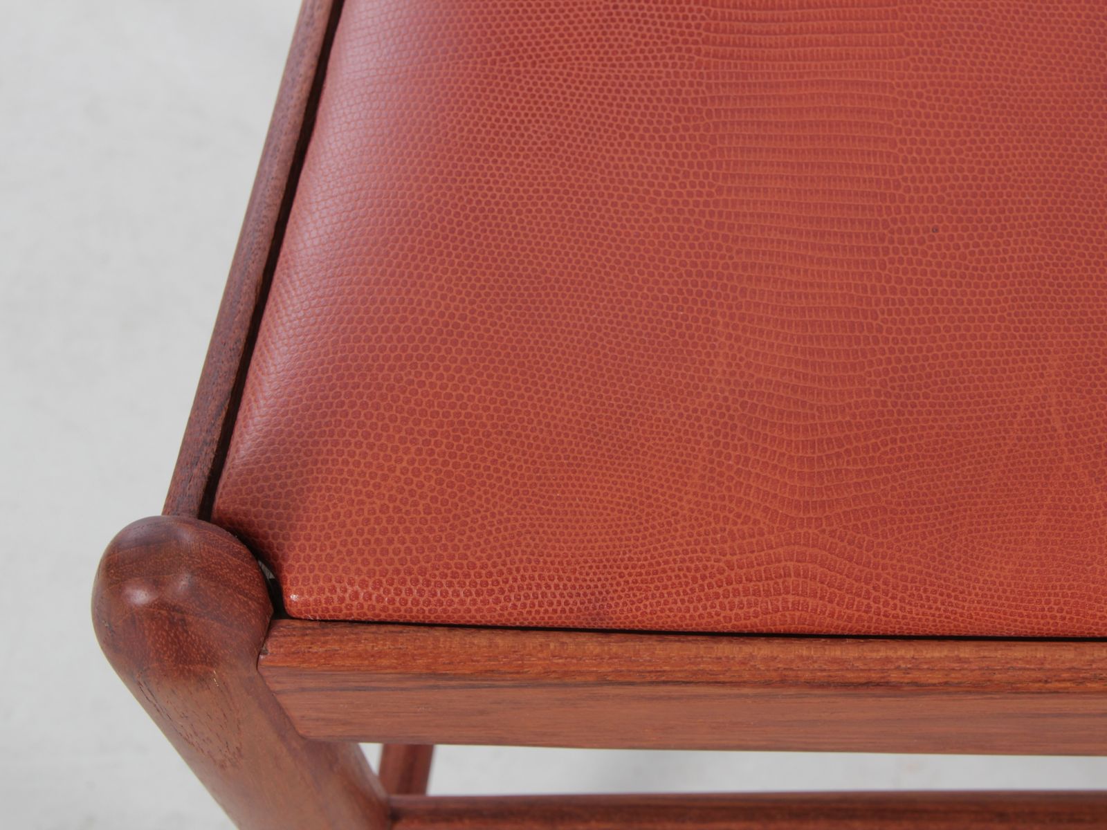 photo furniture Mid Century Modern Scandinavian Set Of 6 Dining Chairs In Teak By H. Vestervig Eriksen