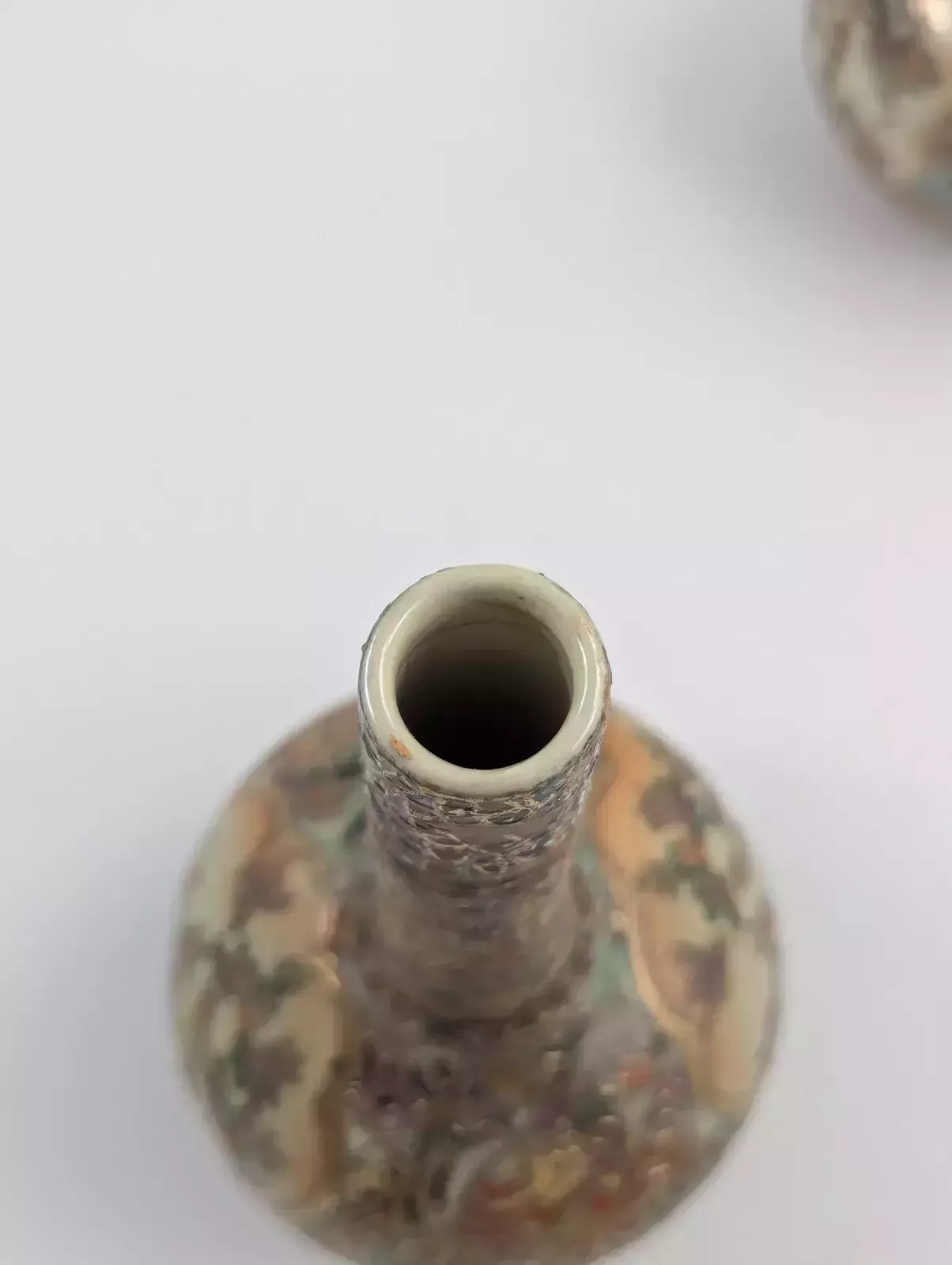 Antique Handpainted Bud Vases, Satsuma, Signed By Gyokushū, Meiji Period photo vinterior