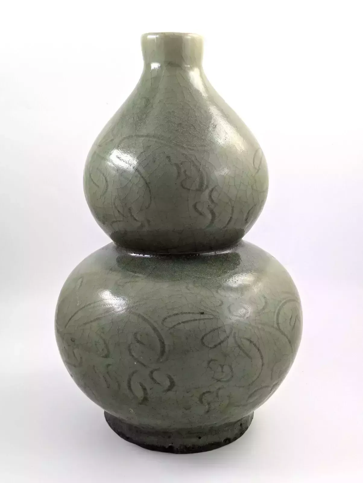 Chinese Longquan Earthenware Green Double Gourd Vase, Song Dynasty.