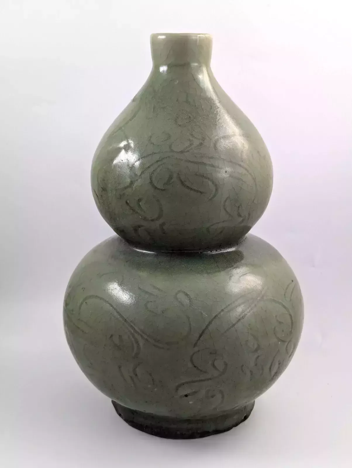 Chinese Longquan Earthenware Green Double Gourd Vase, Song Dynasty. photo vinterior