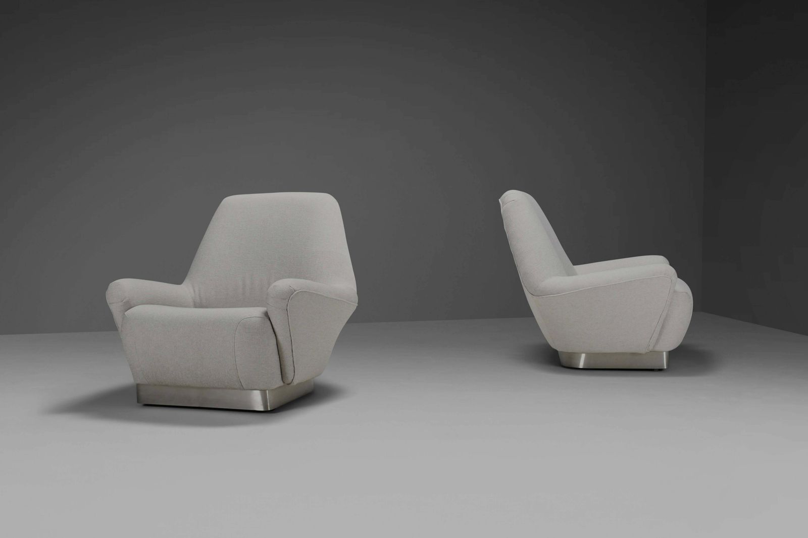 Rare Pair Of Grey Fabric And Stainless Steel Lounge Chairs By Gianni Moscatelli photo vinterior