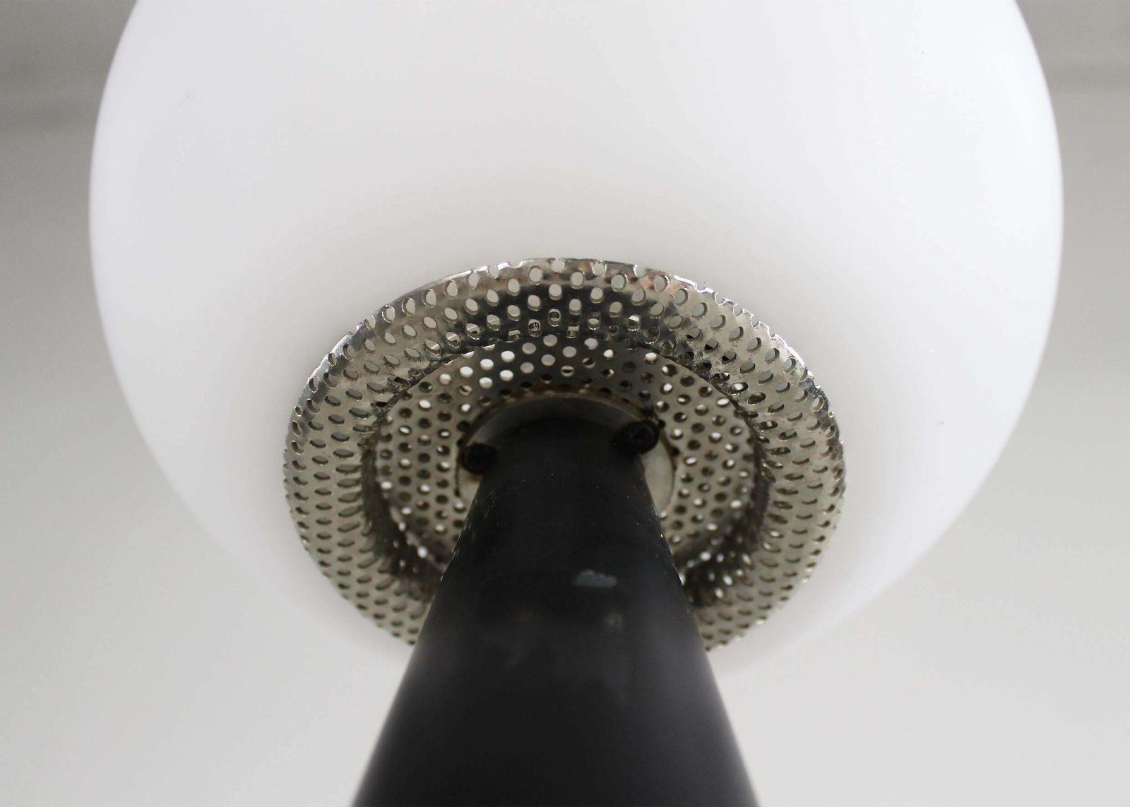 Gio Ponti Bilia Table Lamp In Black Metal And Opaline Glass By Fontana Arte 1970 photo Lighting