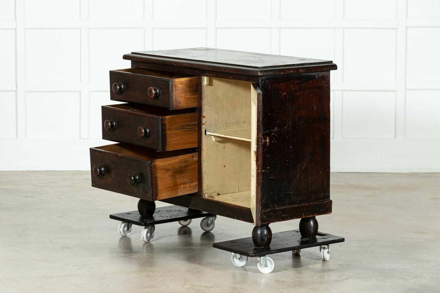 19thc English Pine Dresser Base photo 2703.0