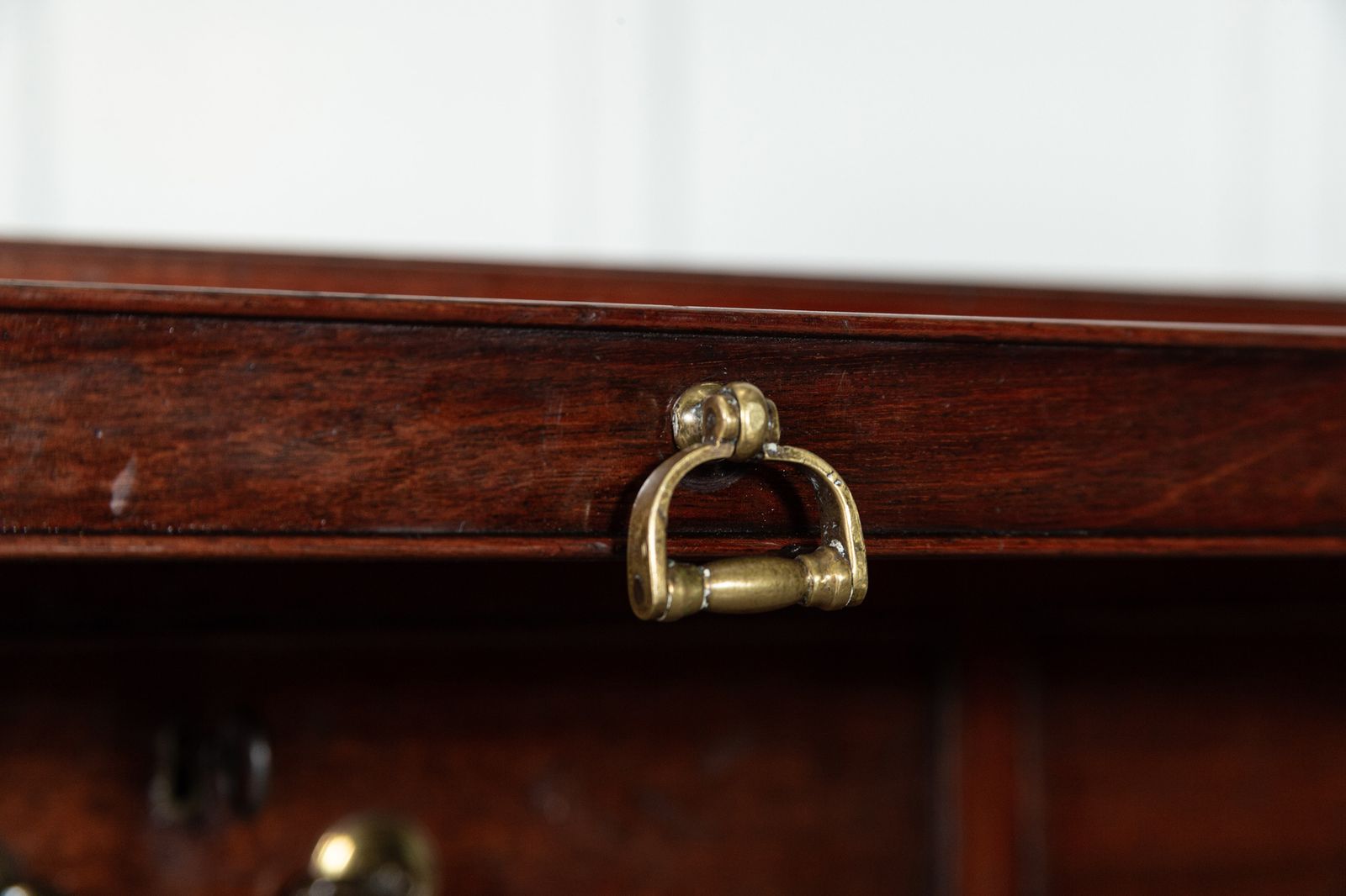 photo vintage English George III Mahogany Bachelors Chest