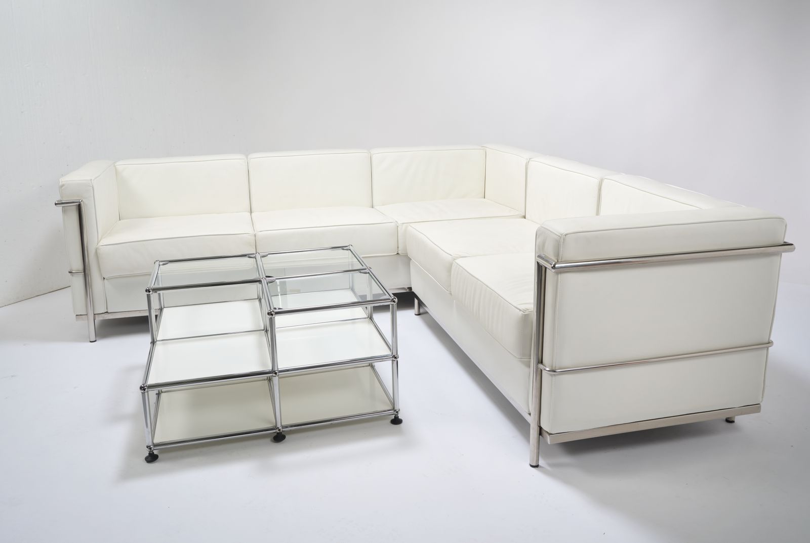 Beautiful White Leather & Chrome Tubular Steel ‘L’ Shaped Mcm Sofa In The Manner Of Le Corbusier, France Circa 2000 photo vinterior