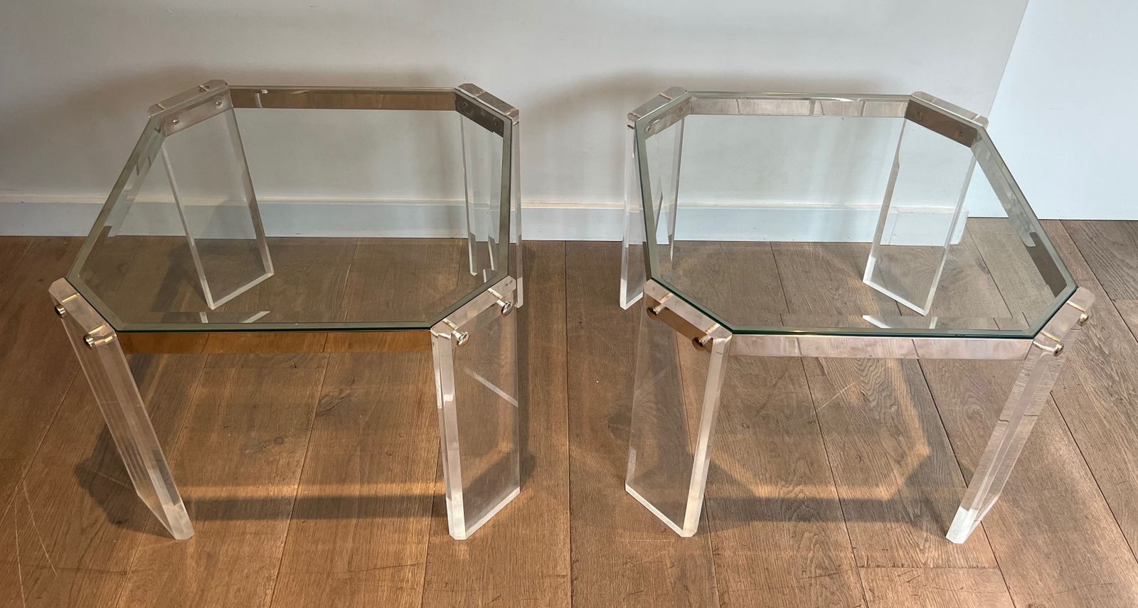 photo vinterior Pair Of Octagonal Plexiglass And Chrome Sofa End Tables From Maison Jansen