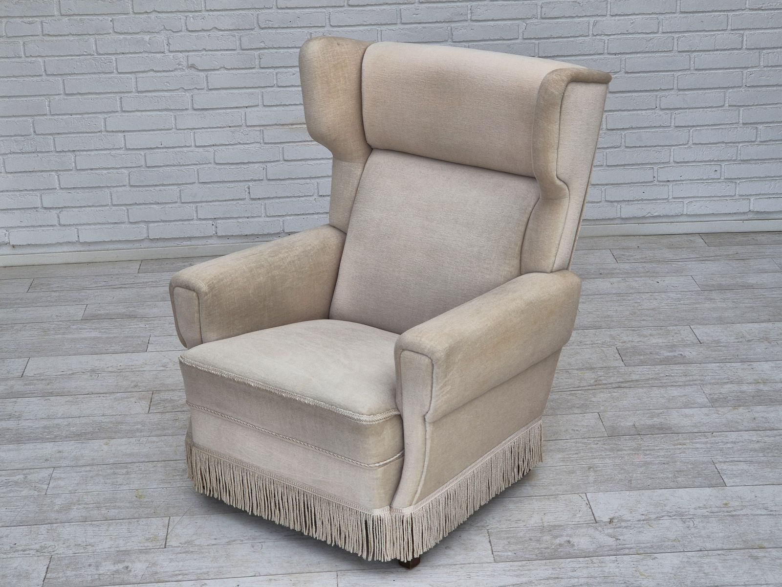 Deense Wingback Fauteuil, Jaren 1970, Goede Staat, Meubelvelours, Essenhout. photo furniture