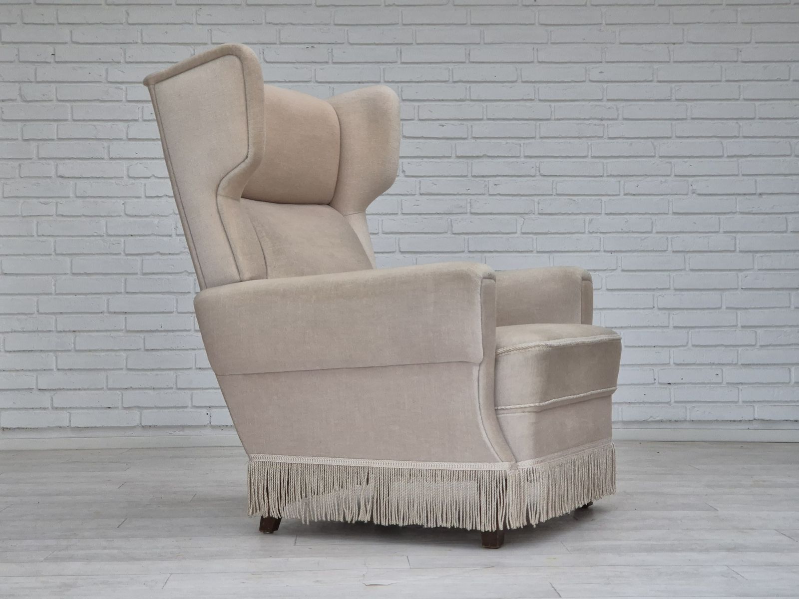 Deense Wingback Fauteuil, Jaren 1970, Goede Staat, Meubelvelours, Essenhout. photo for sale