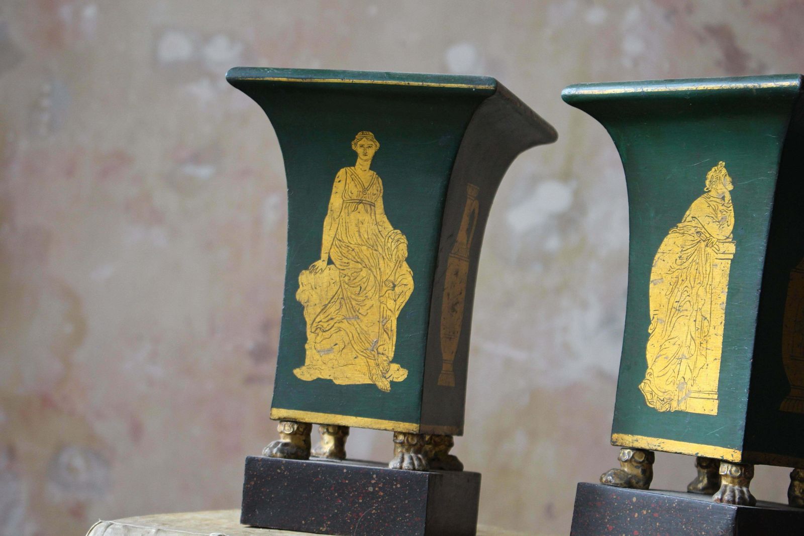 photo furniture Early 19th Century Pair Of Regency Toleware Green And Gilt Vases