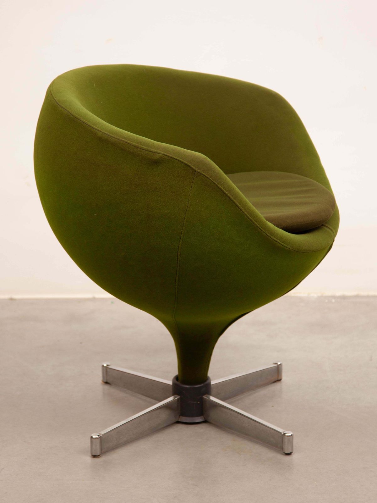 Vintage Set Of Two Swivel Chairs Serie "Starlook Ultralight" Model "Luna" photo vintage