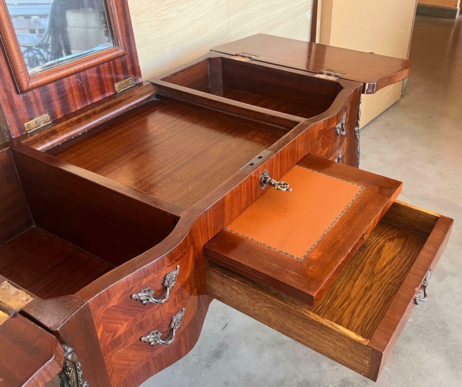 photo for sale Coiffeuse de style Louis XV, XIXe siècle