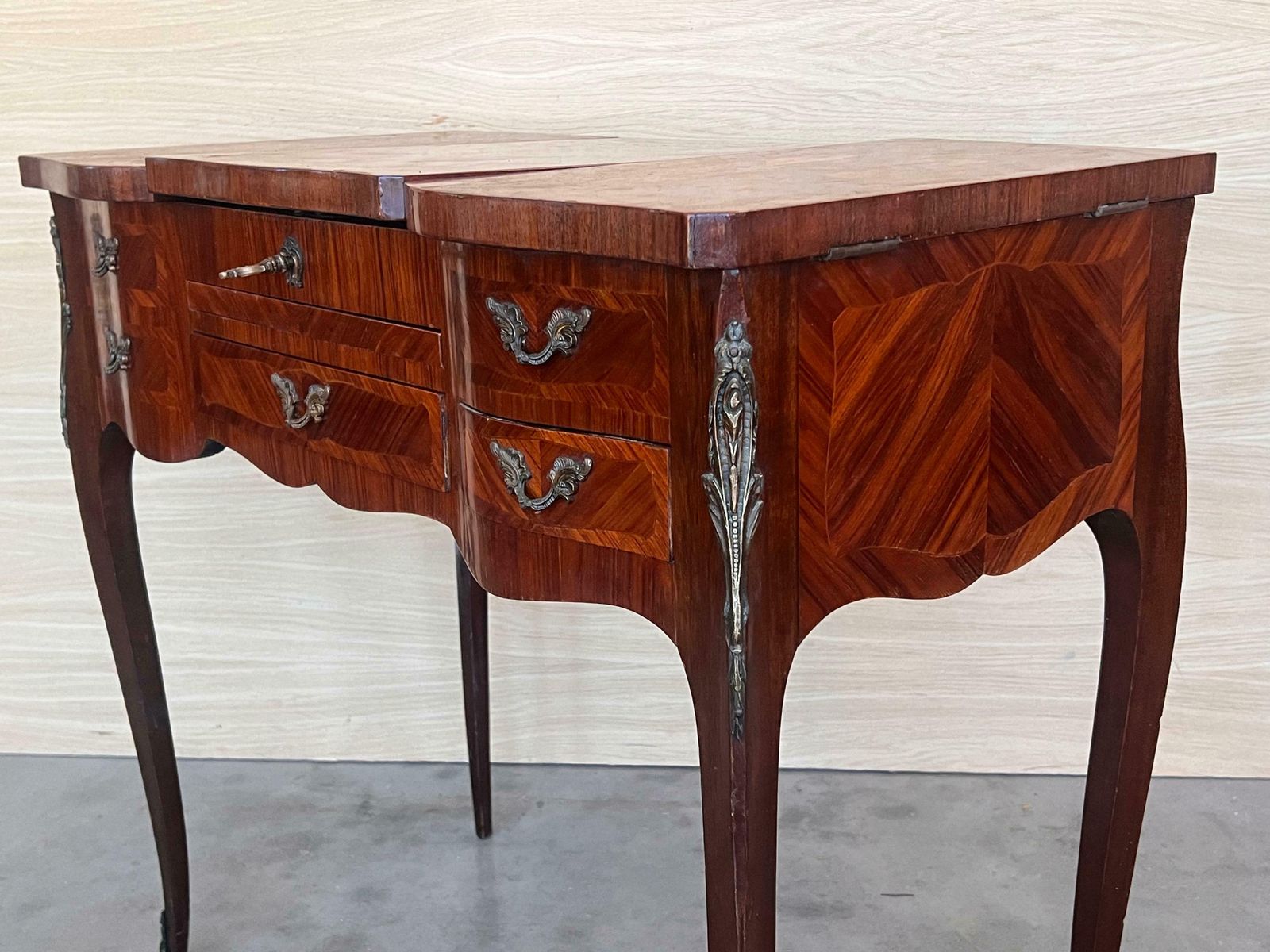 Mobilier Coiffeuse de style Louis XV, XIXe siècle photo