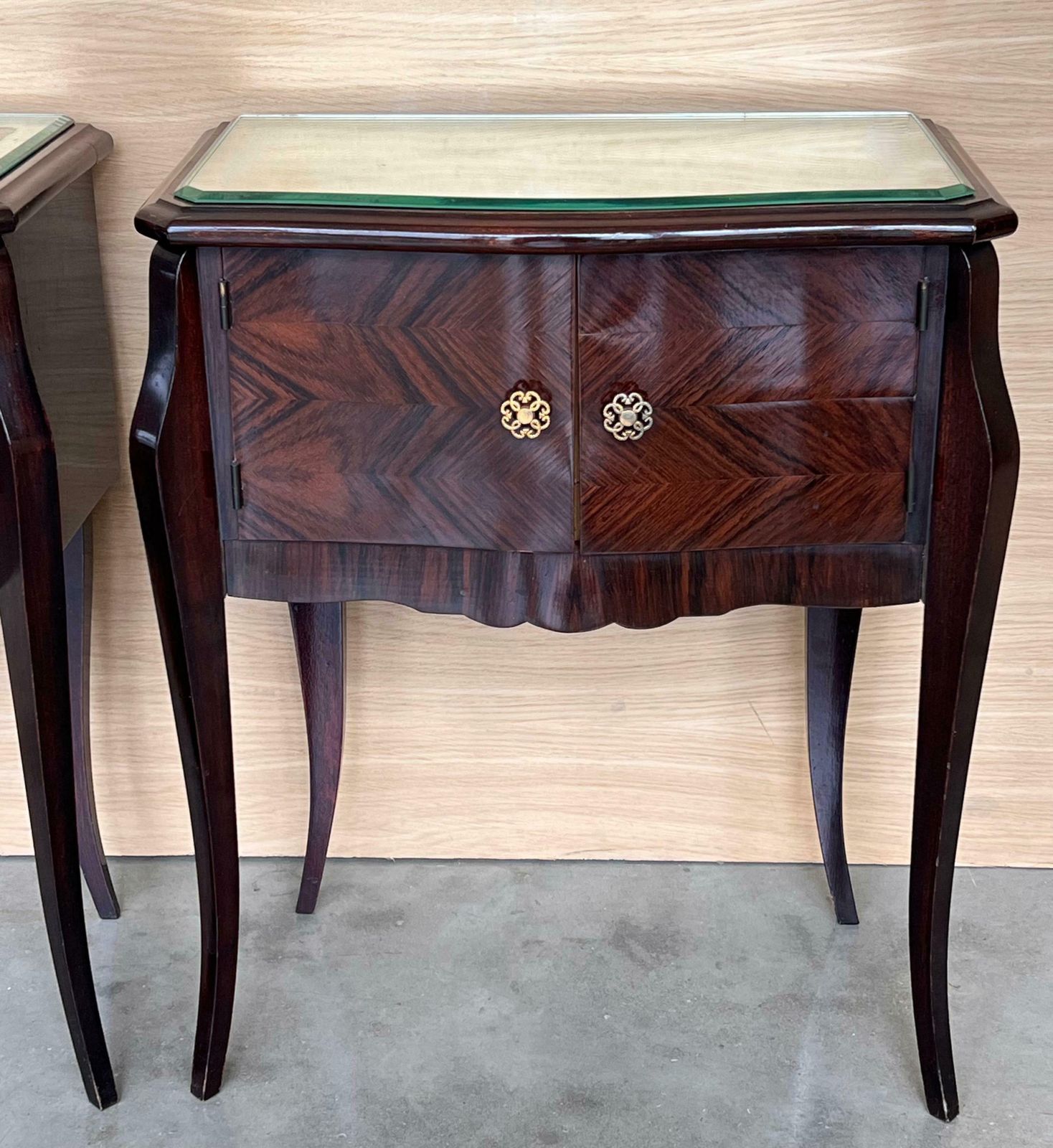 photo furniture Paire de tables de chevet italiennes Art déco en acajou, début du XXe siècle