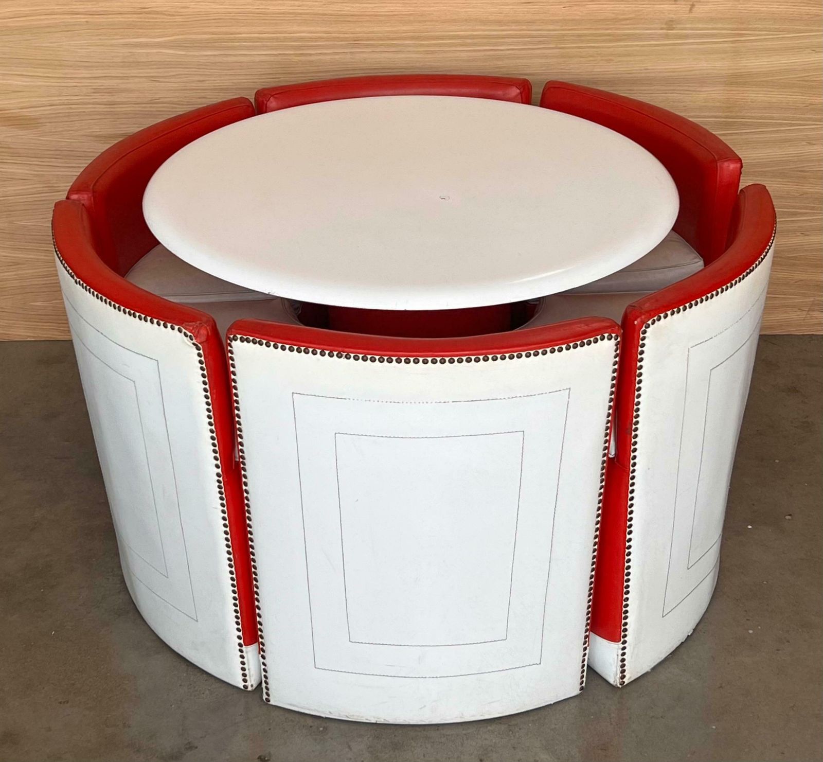 Set Of Vintage Round Table With Six Chairs In Red And White Leather photo for sale