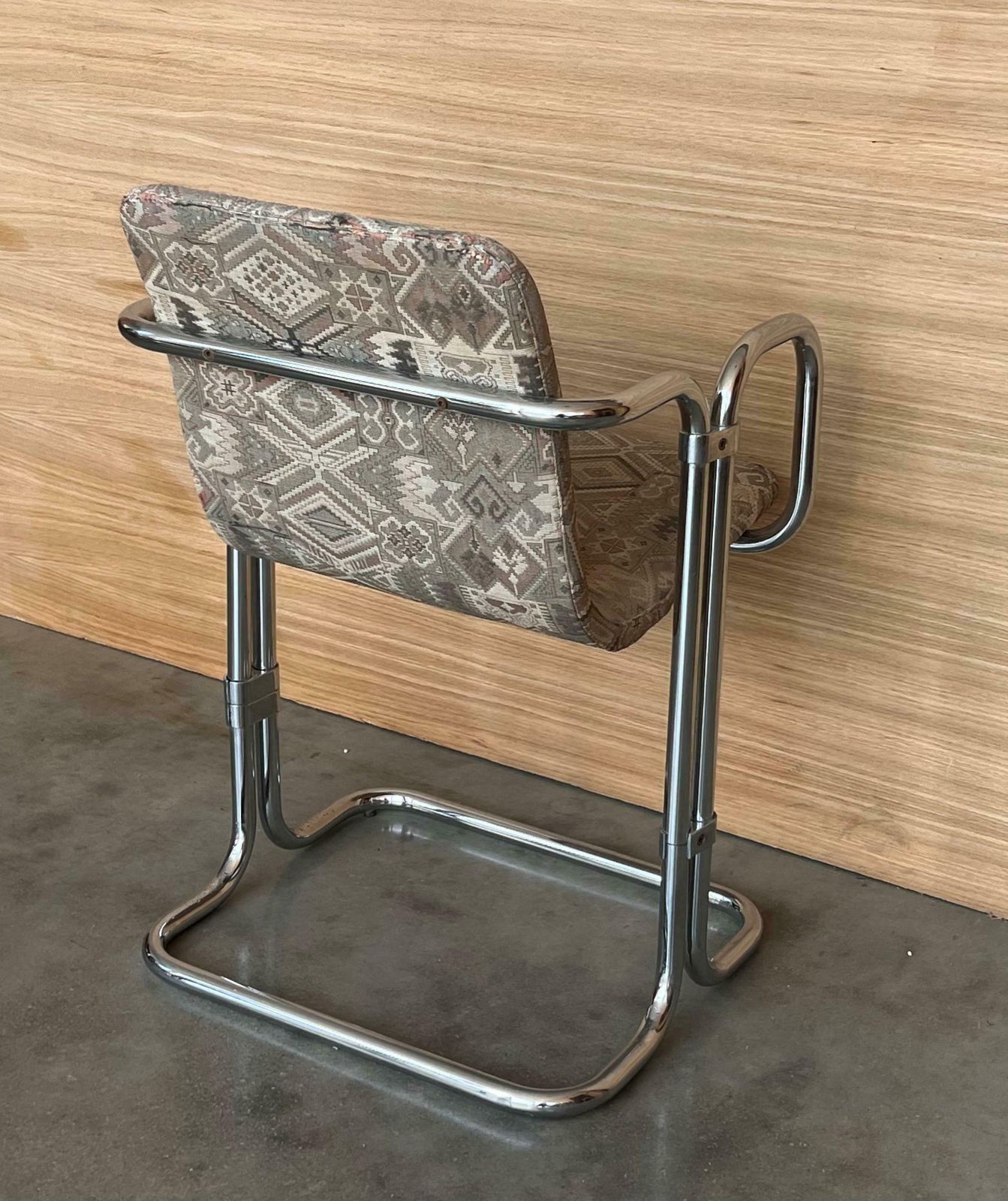 photo furniture Lot de 10 chaises mid-century chromées à double tube