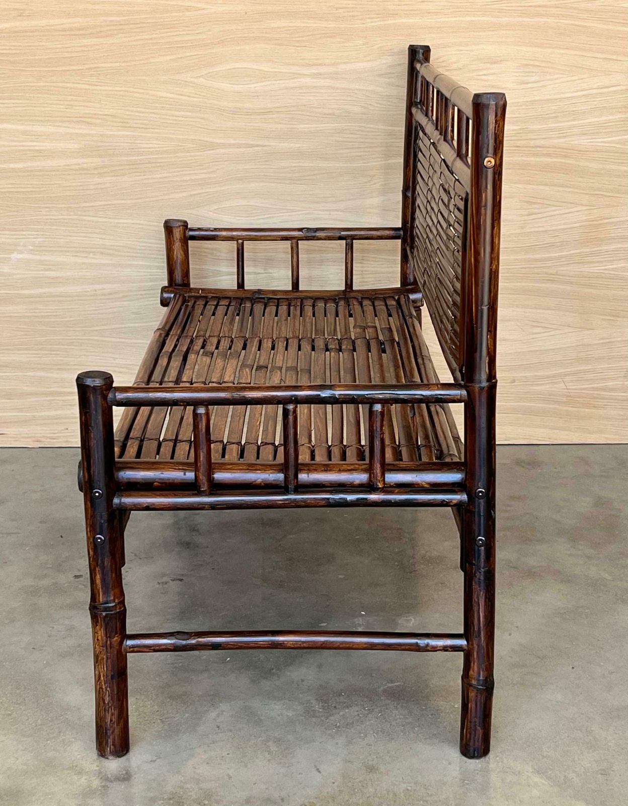 Banc à dossier haut en bambou avec ligatures en cuir, dans le style de Edizioni Molto photo buy