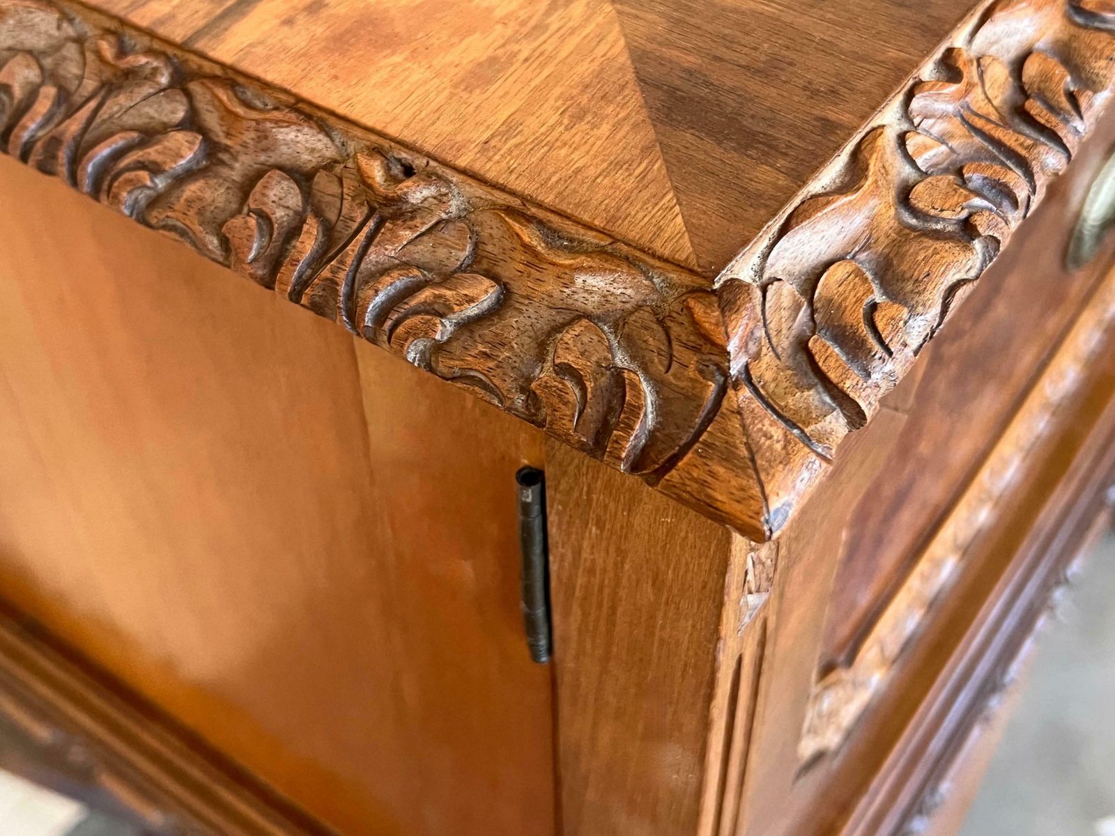 photo vinterior Tables de chevet Art déco françaises à porte et plateau en marbre, années 1930, lot de 2
