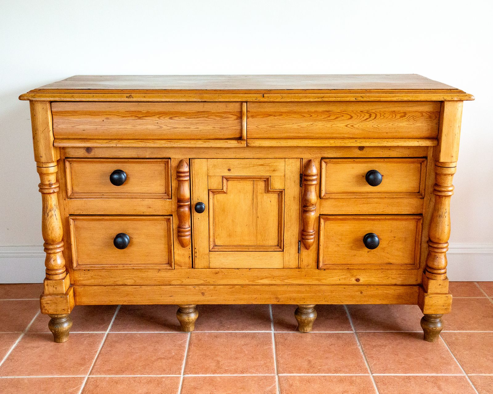 photo vintage Antique Lancashire Dresser Base Pine 1850 Blonde Buffet Sideboard Commode English Country House Farmhouse 19th Century V.Ictorian
