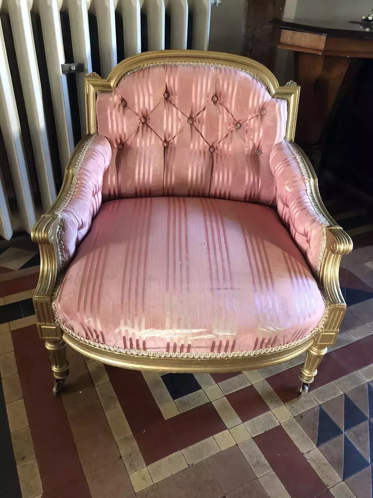photo vinterior Antique Small Childrens Dog Bed Pink Gold Throne Tub Chair