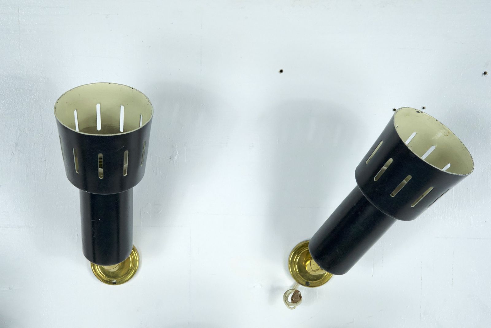 Lighting Set Of Five Stilnovo Manner Spotlights In Brass And Lacquered Metal. Italy 1960s photo