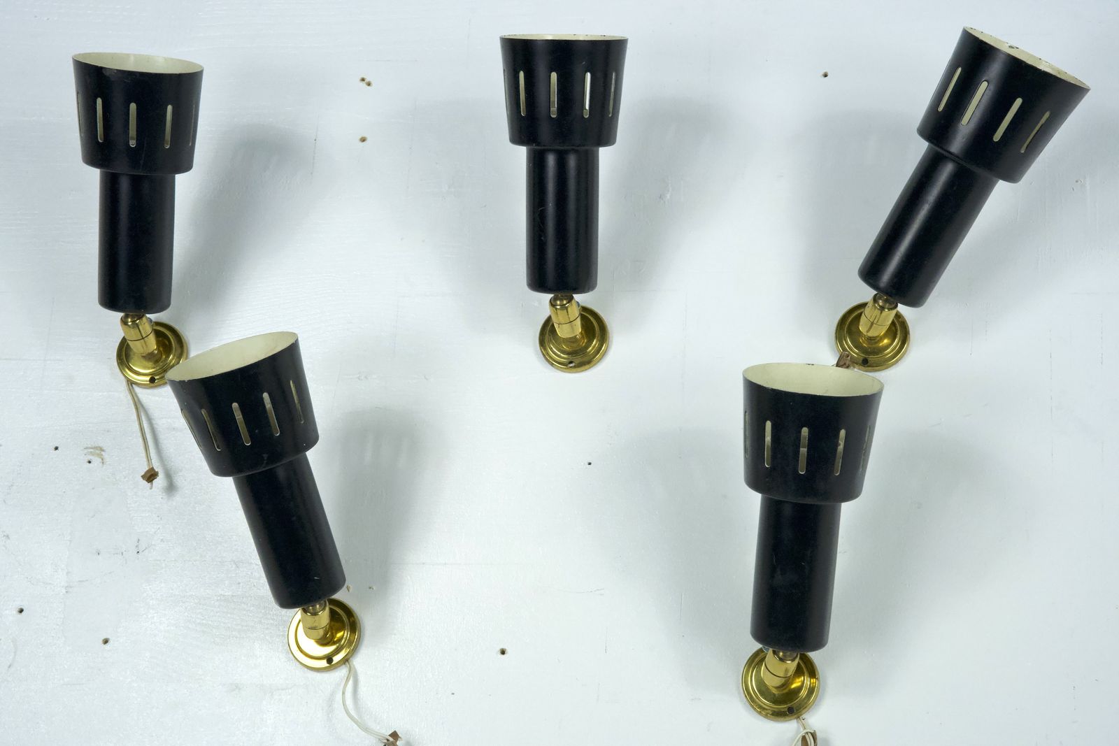 Set Of Five Stilnovo Manner Spotlights In Brass And Lacquered Metal. Italy 1960s