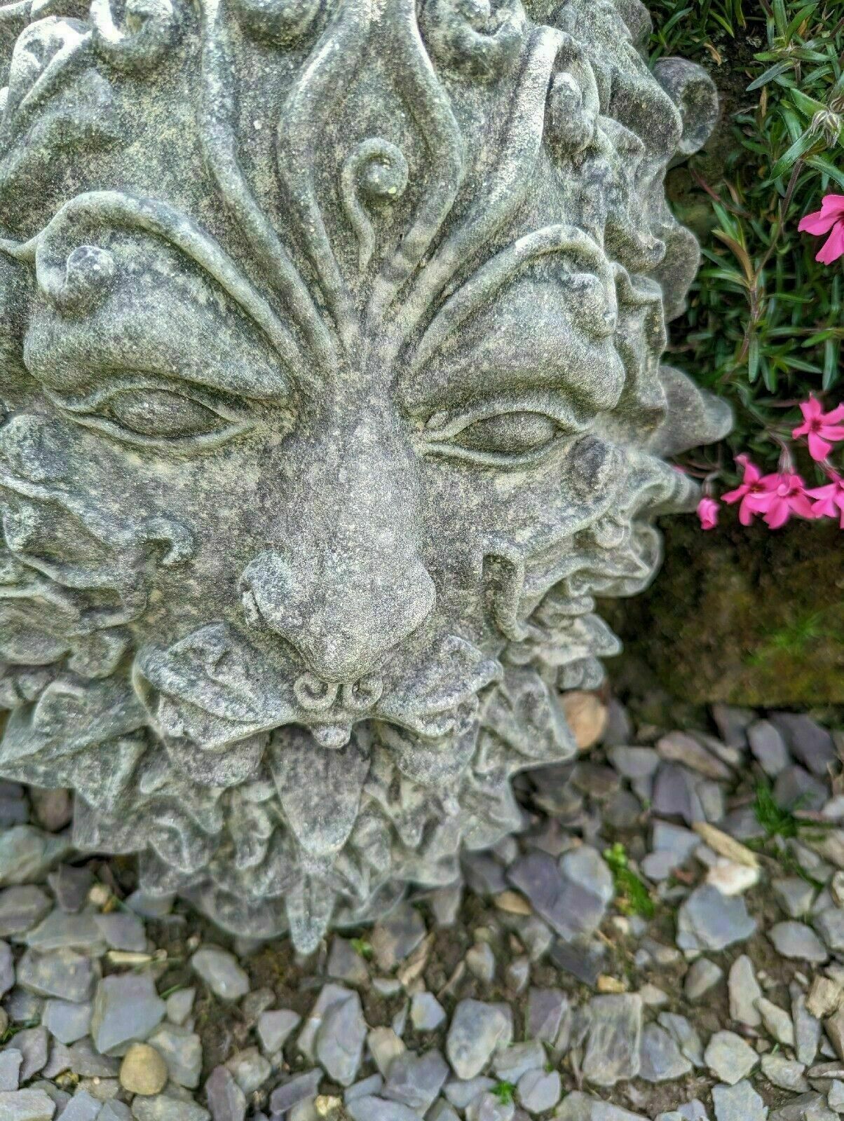 Isca Greenman Vintage Garden Ornemant Face English Stone 0069. photo furniture