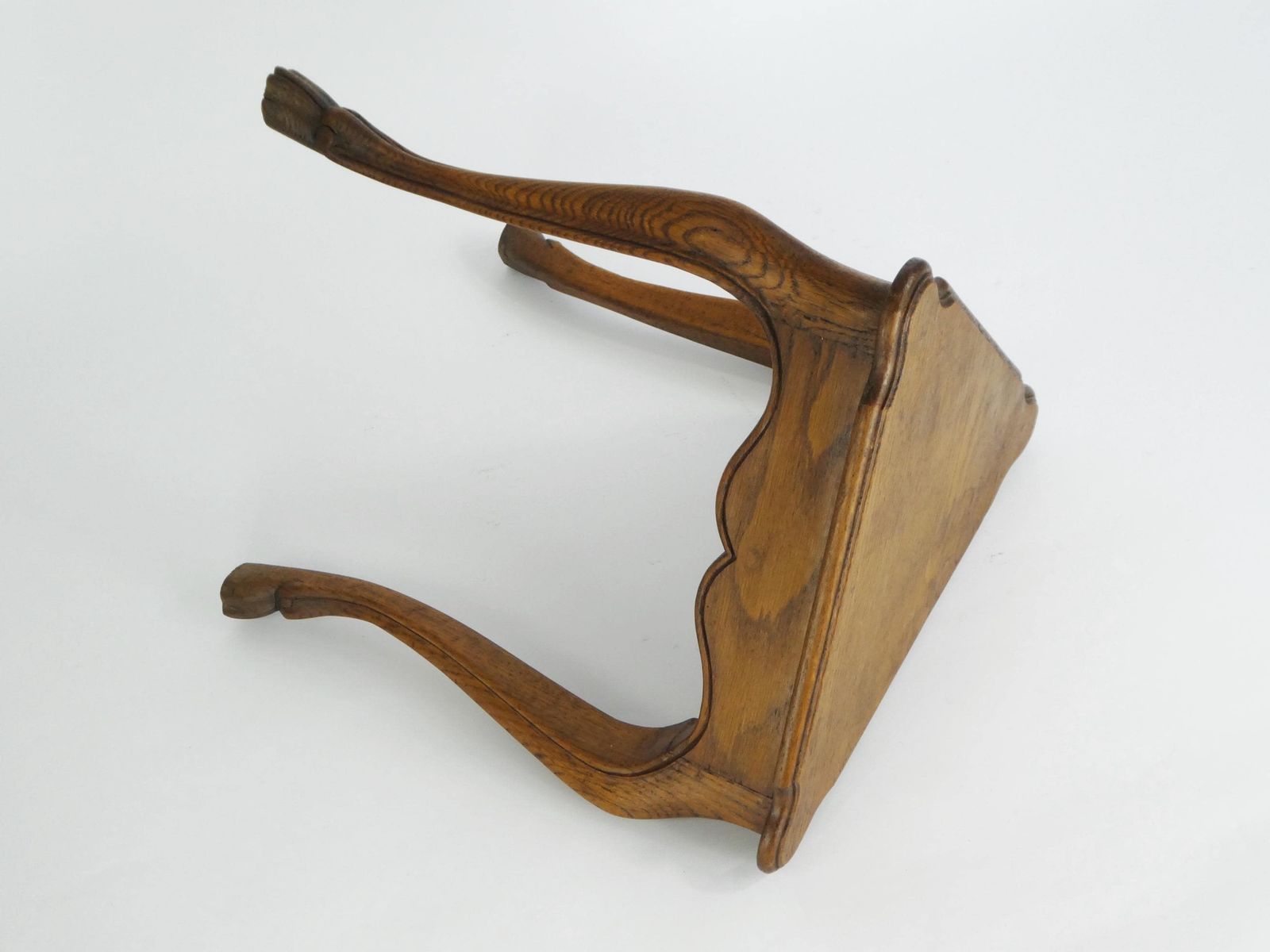 photo furniture Antique Oak Side Table In Triangular Shape, Wooden Pedestal With Carved Legs, Farmhouse Decor, Scalloped Edges