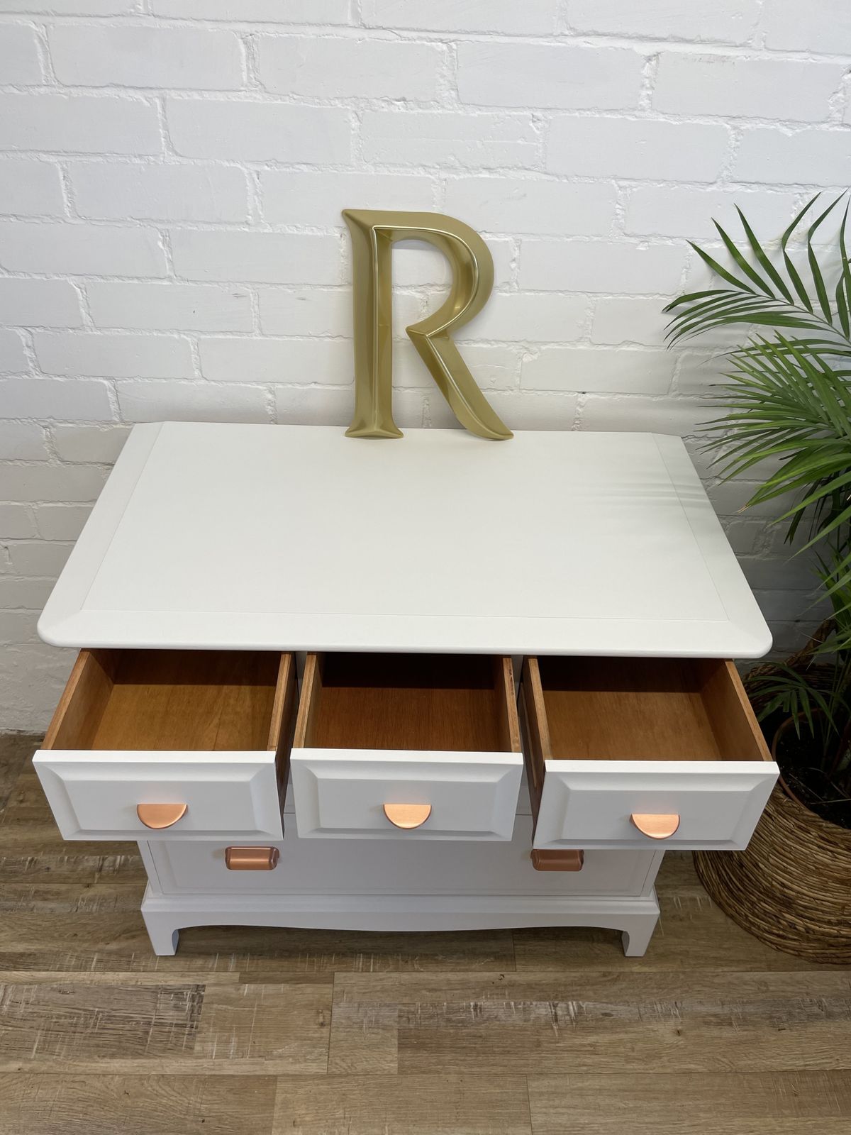 Stag Minstrel 3 Over 2 Chest Of Drawers Painted White photo 495.0