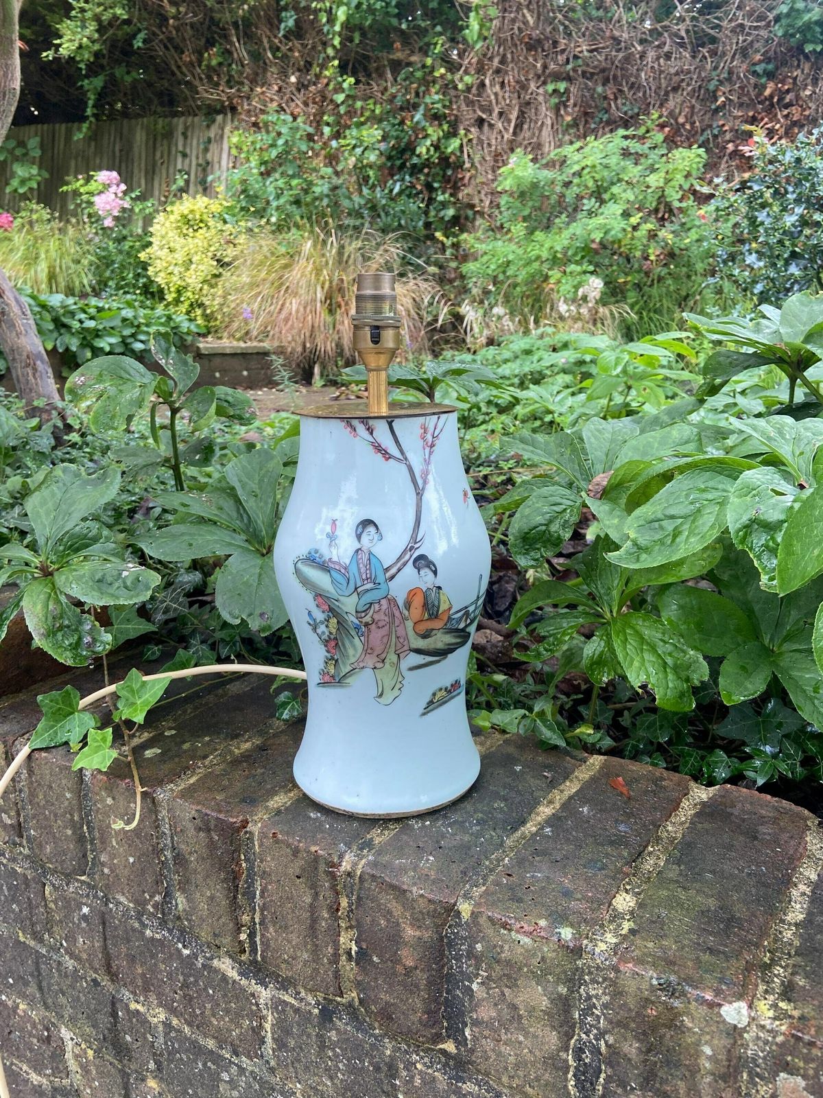 Early 20th Century Japanese Oriental Hand Painted Table Lamp, Geisha   Working Condition