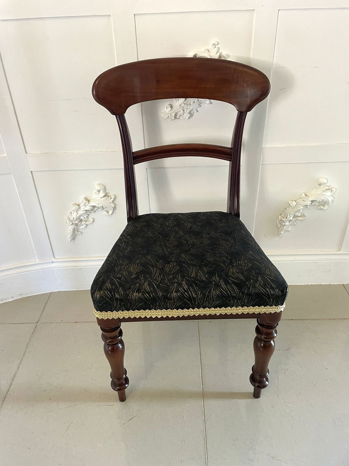 photo vinterior Antique 19th Century Set Of 10 Quality Mahogany Dining Chairs