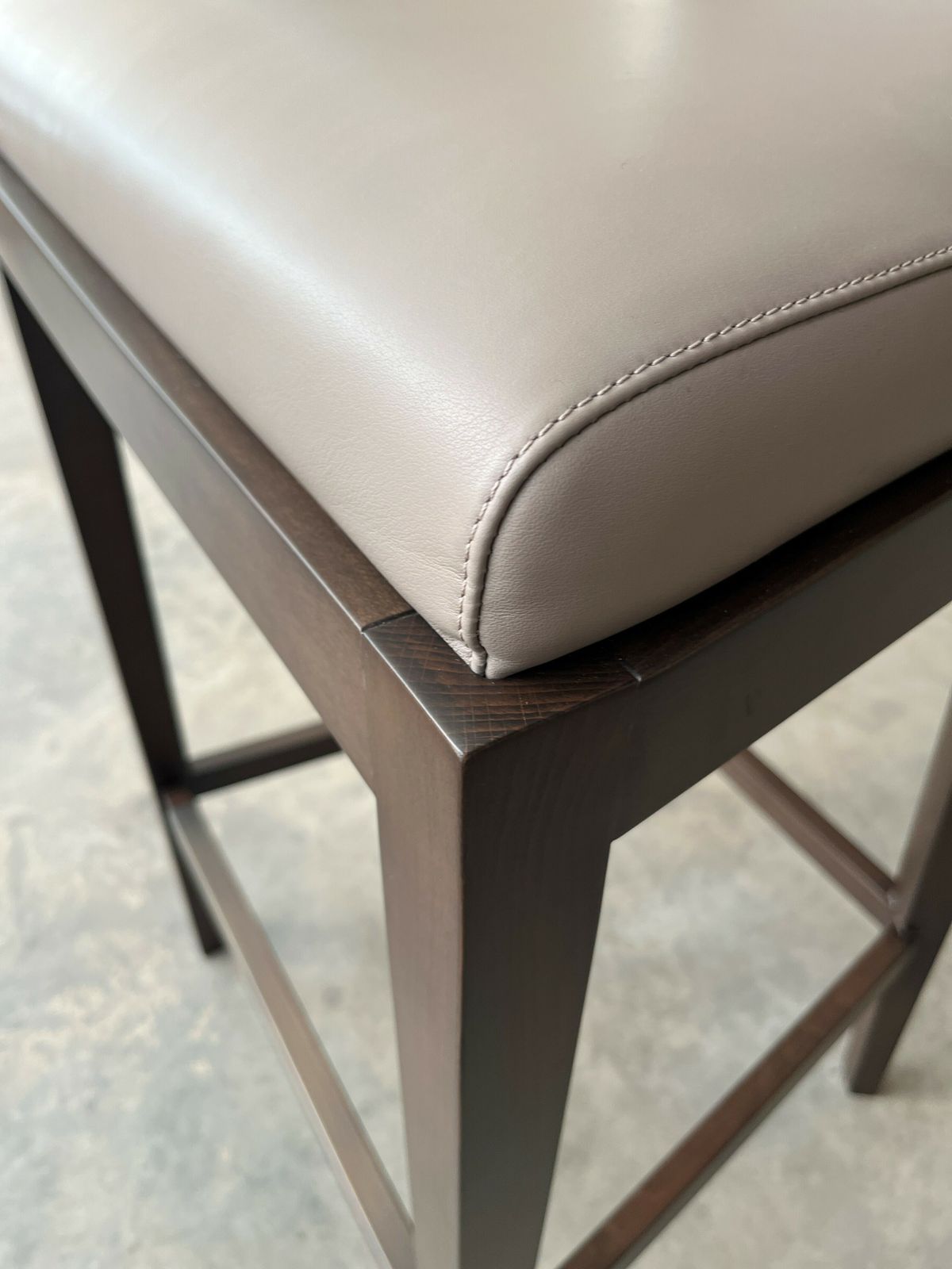 Promemoria Caffe Stools (X2) In Beechwood & Tortora Leather (Handmade In Italy) photo for sale