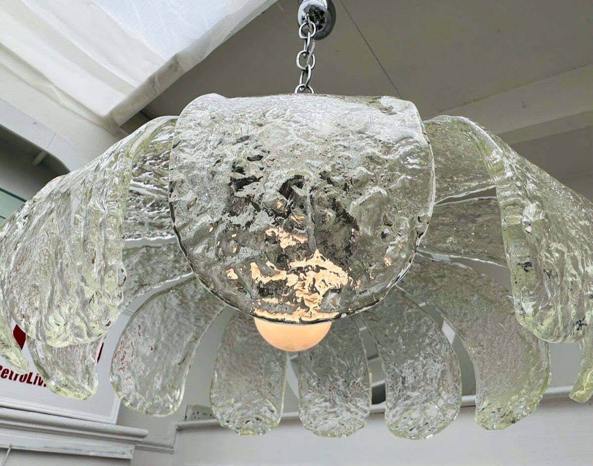 photo vintage 1960s Italian Carlo Nason For Mazzega Murano Clear Textured Petal Glass & Chrome Chandelier