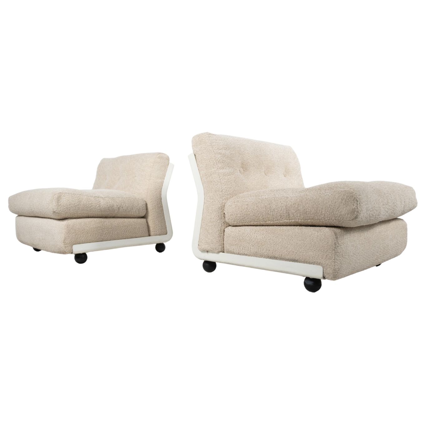 Mid Century Modern Pair Of “Amanta” Armchairs By Mario Bellini, 1960s