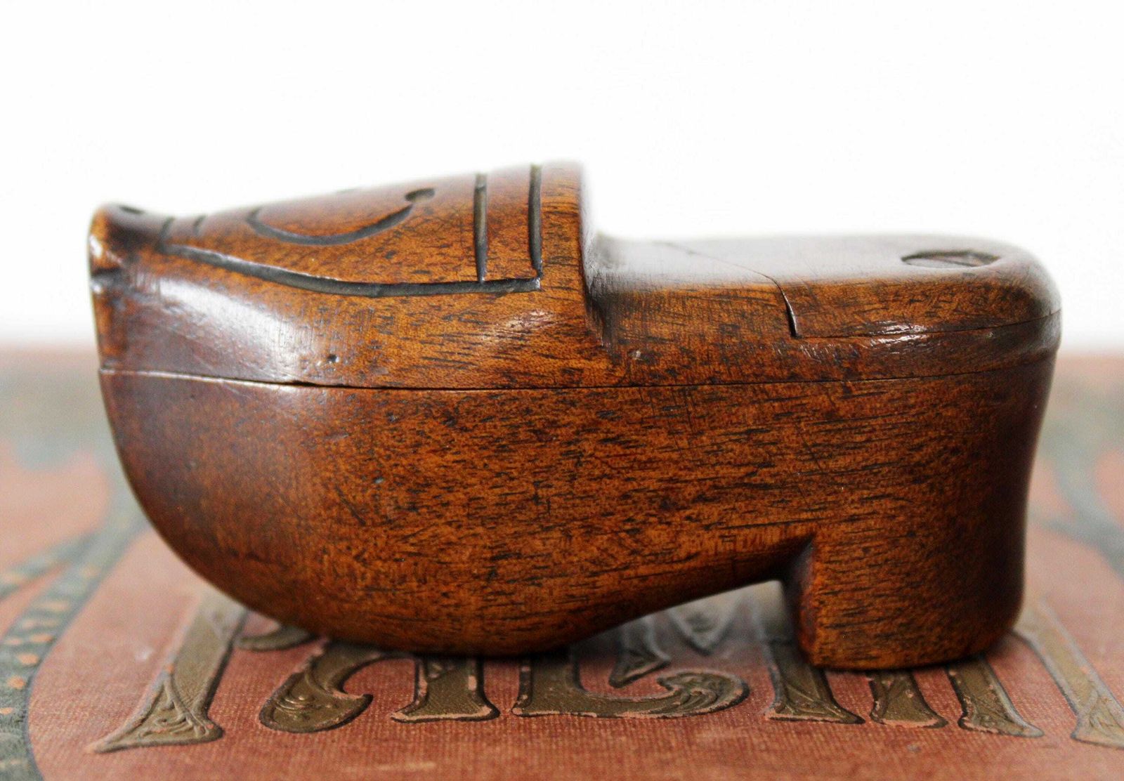 Antique French Or Belgium Small Wood Shoe Snuff Box, Carved Clog, Folk Art, Treen Box, 19th Century, Hinged Box, Little Box, Puzzle Box photo Home Decor
