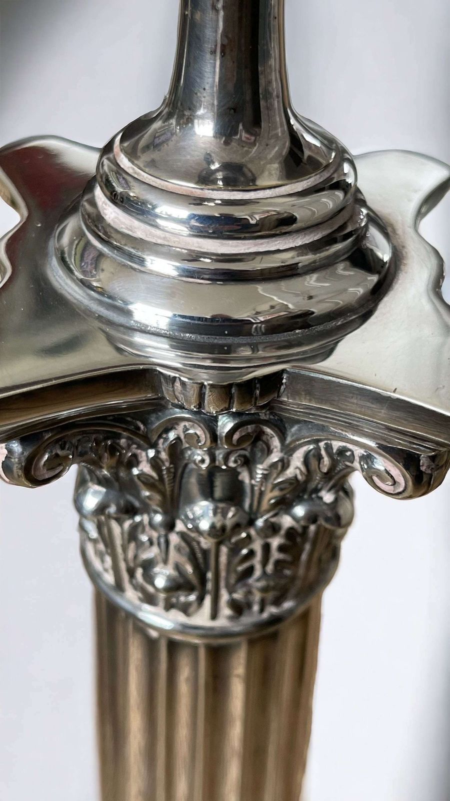 photo vinterior 19th Century Silver Plated Corinthian Column Table Lamp