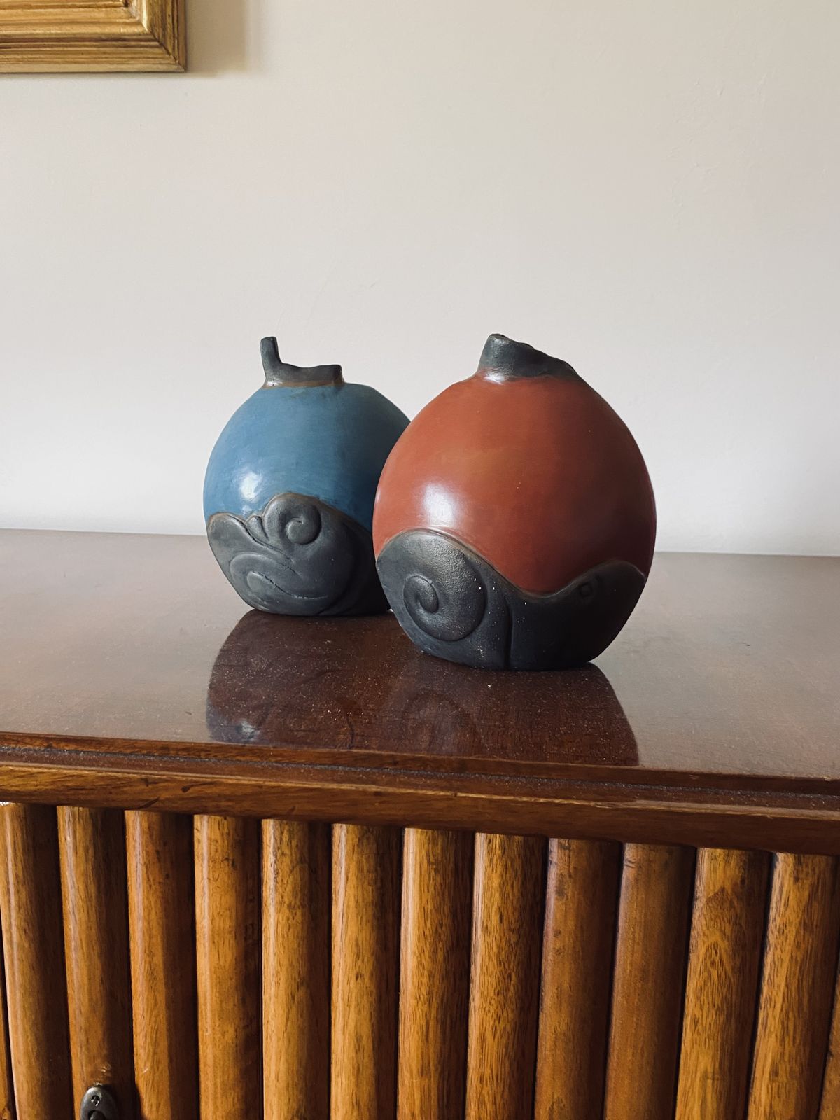 380.0 Wilmer W Ramirez, Set Of 2 Earthenware Vase, South America 1990s photo