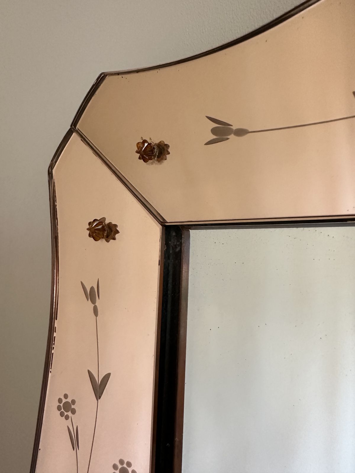 photo vinterior 1950's Italian Pink Glass Bevelled Venetian Crystal Art Mirror