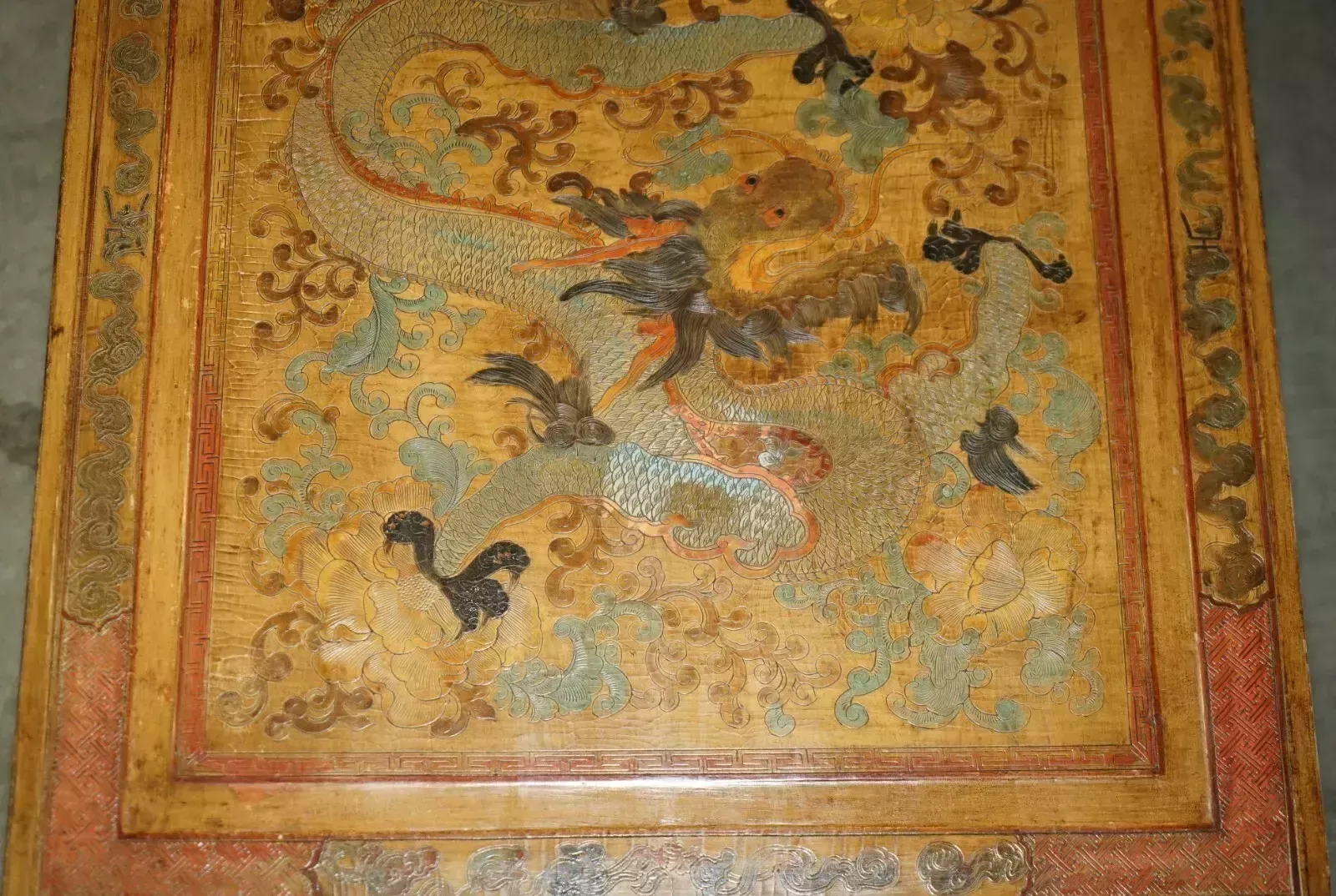 Extremely Ornate Gilt & Lacquered Chinese Dragon Chinoiserie Opium Coffee Table photo 1750.0