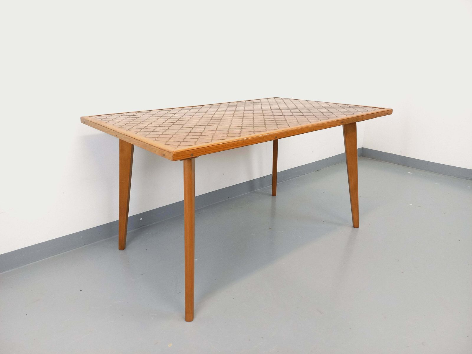 Table rectangulaire en bois et céramique photo for sale