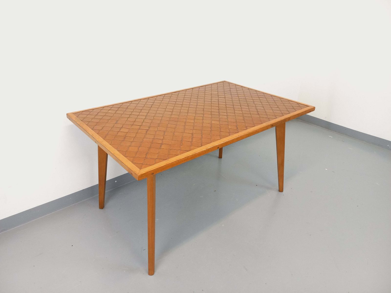 Table rectangulaire en bois et céramique photo 1847.0