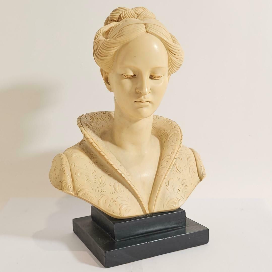 Antique Bust Of A Castilian Woman In Marbled Resin By A.Giannelli 1940 photo 1450.0