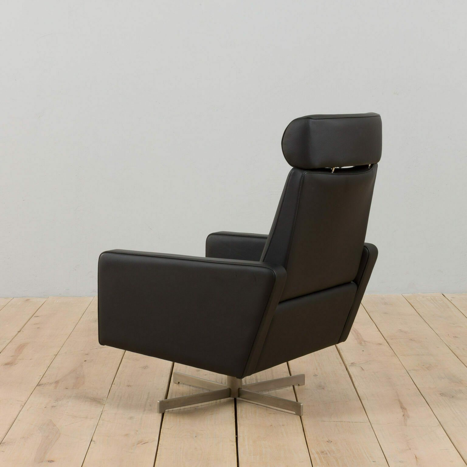 Pair Of Skipper Danish Mid Century Recliner Black Leather Lounge Chairs, 1980s photo vintage