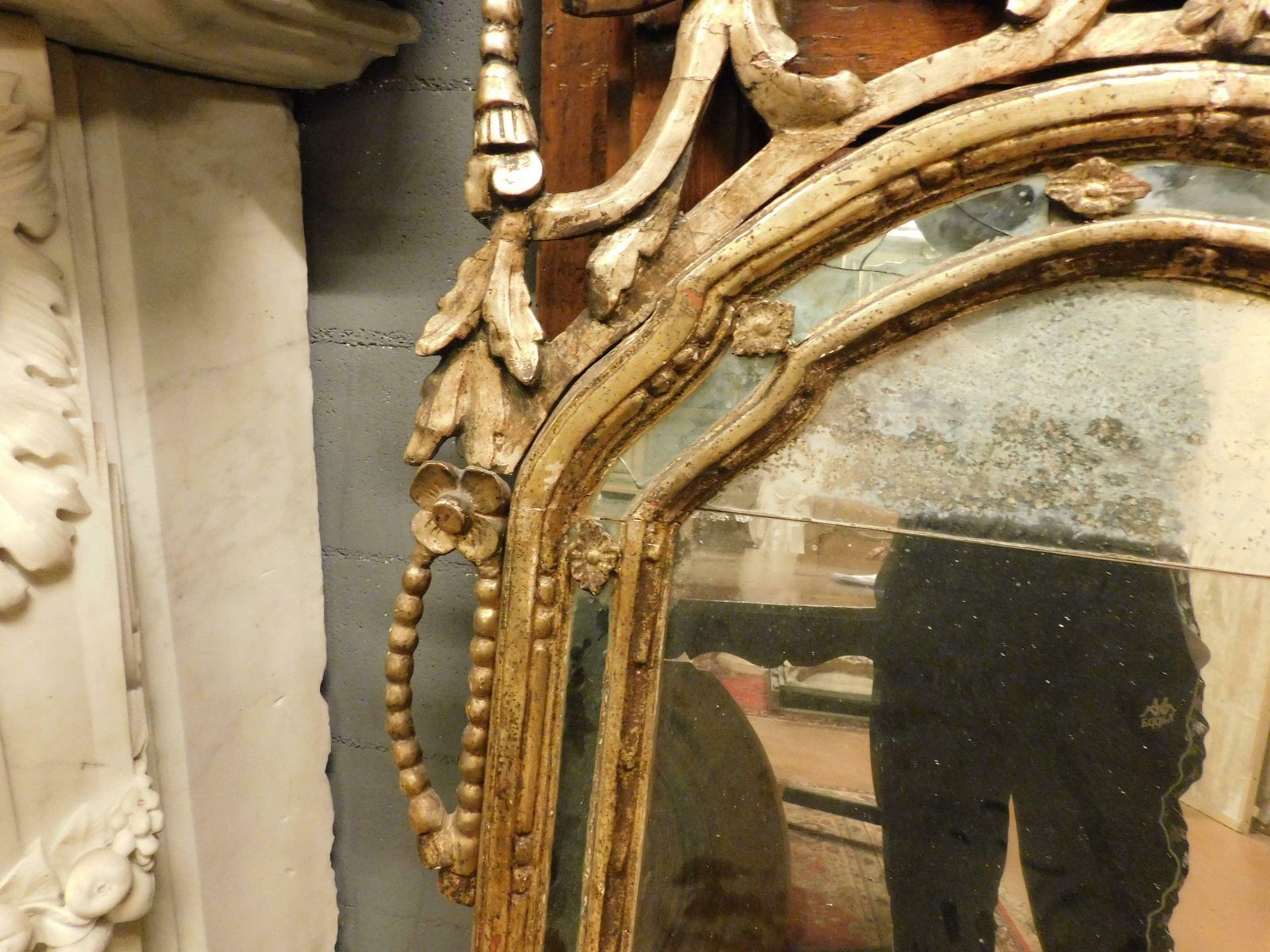 6806.0 Set Of 2 Fireplace Mirrors, Similar In Gilded Wood And Richly Carved, Italy photo
