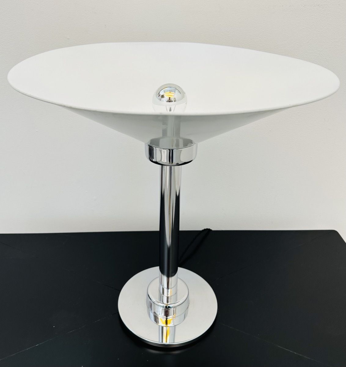 photo vintage 1970s Italian Conical Uplighter Table Lamp