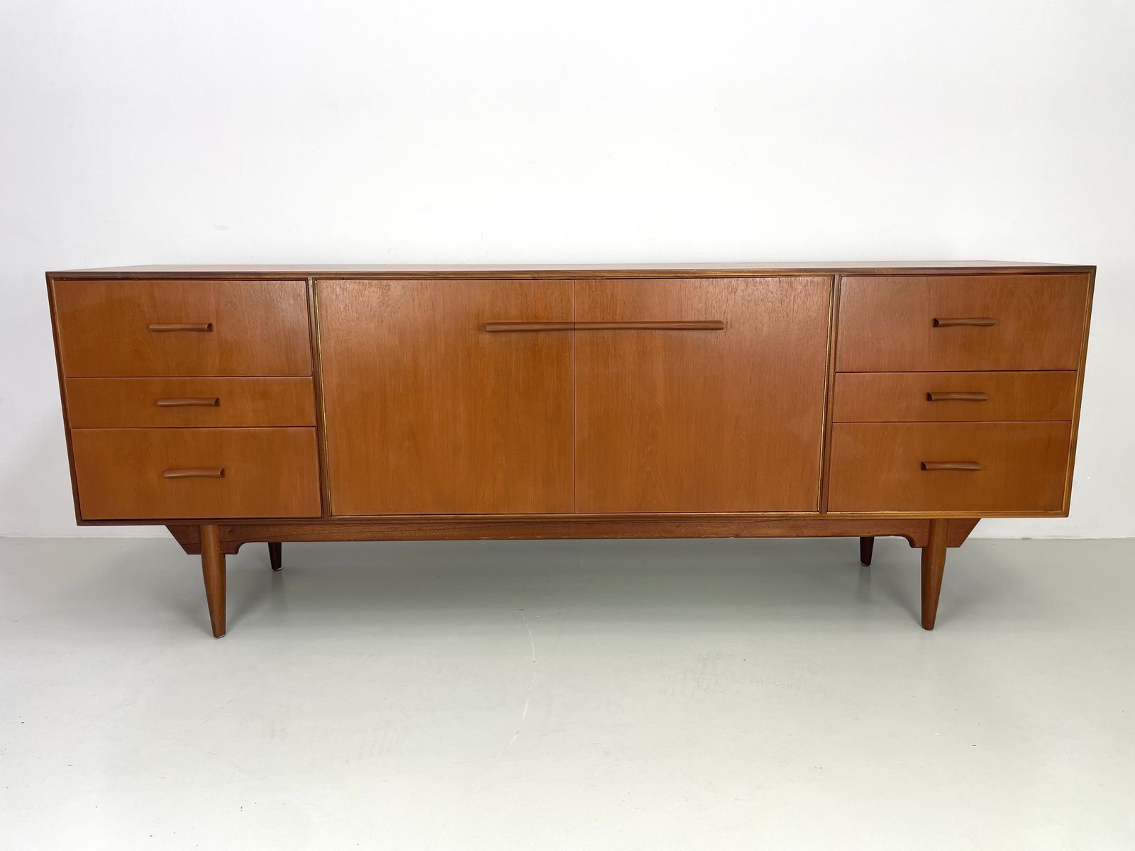 Vintage Dressoir McIntosh., 1960s photo furniture