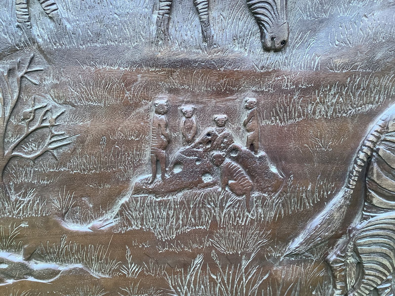 African Hand Carved Bed photo vinterior